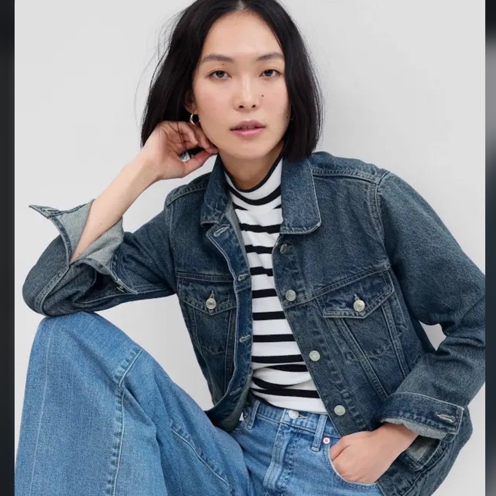 GAP dark wash jean jacket- small